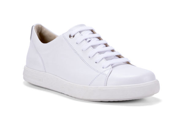 new white sneaker trend 2021