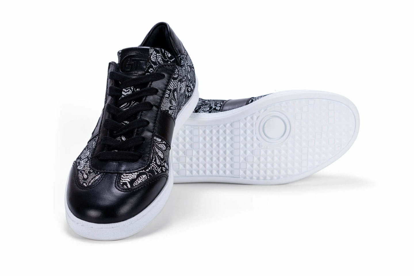 G&T Klasszikus Csipke - Fekete bőr sportcipő